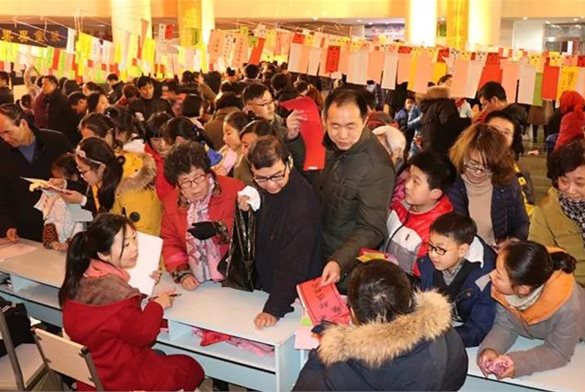 今夜，与家人一起逛元宵灯谜会