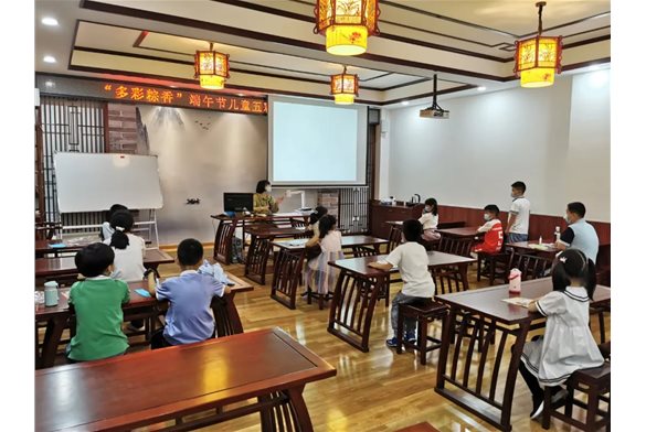 回顾 || 文化馆“多彩粽香”端午节儿童五彩线粽手工制作活动