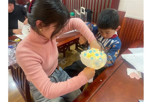 活动回顾||“春暖花开季·浓情女神节”手工花束活动点亮亲子时光